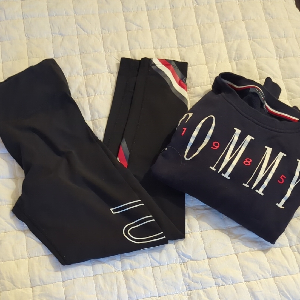 Tommy Hilfiger Navy and Red Logo Set.    Box 1.